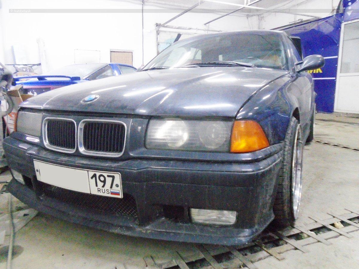 Свежий весенний цвет на старый кабриолет Свежий весенний цвет на старый кабриолет авто и мото