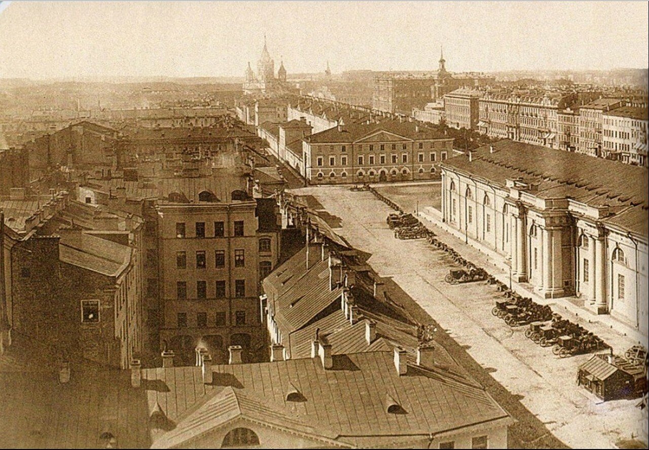 31. Панорама города со зданием Манежа. 1870-е.