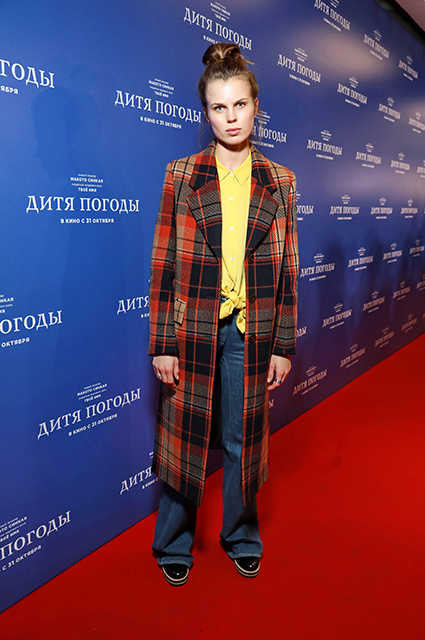 Светские выходные в Москве: Ксения Собчак, Виктория Лопырева, Альбина Джанабаева на показах, Монеточка — в кино Светские выходные в Москве: Ксения Собчак, Виктория Лопырева, Альбина Джанабаева на показах, Монеточка — в кино Светская жизнь