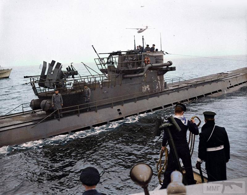 С пушкой на мачте из-под воды вмф,оружие