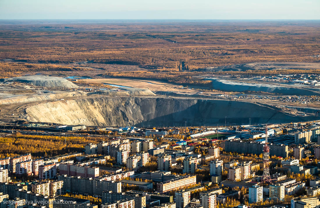 Время в мирном. Мирный Якутия. Город Мирный Саха Якутия. Площадь города Мирный Якутия. Поселок Мирный Алмазы.