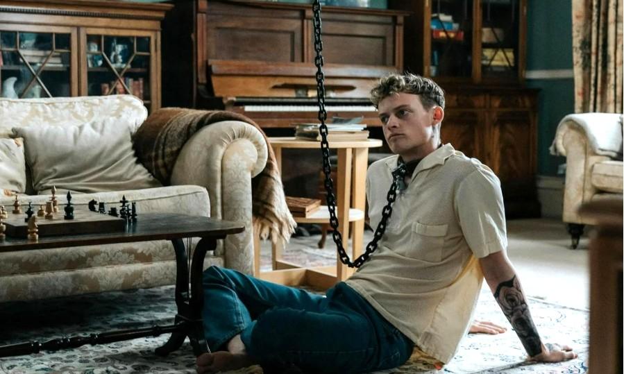 Удушающая забота вместо любви: 3 причины посмотреть психологический хоррор «На цепи» — мнение редактора Parents.ru