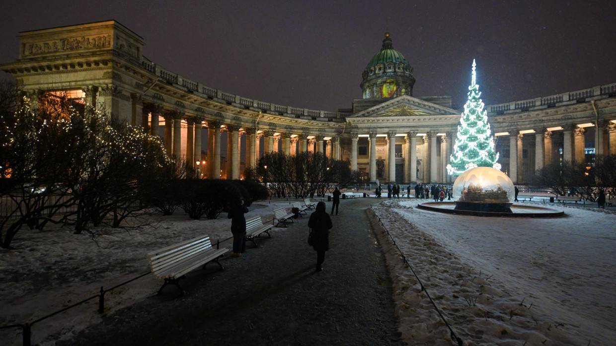 Петербуржцев ждут щадящие ограничительные меры на новогодние каникулы