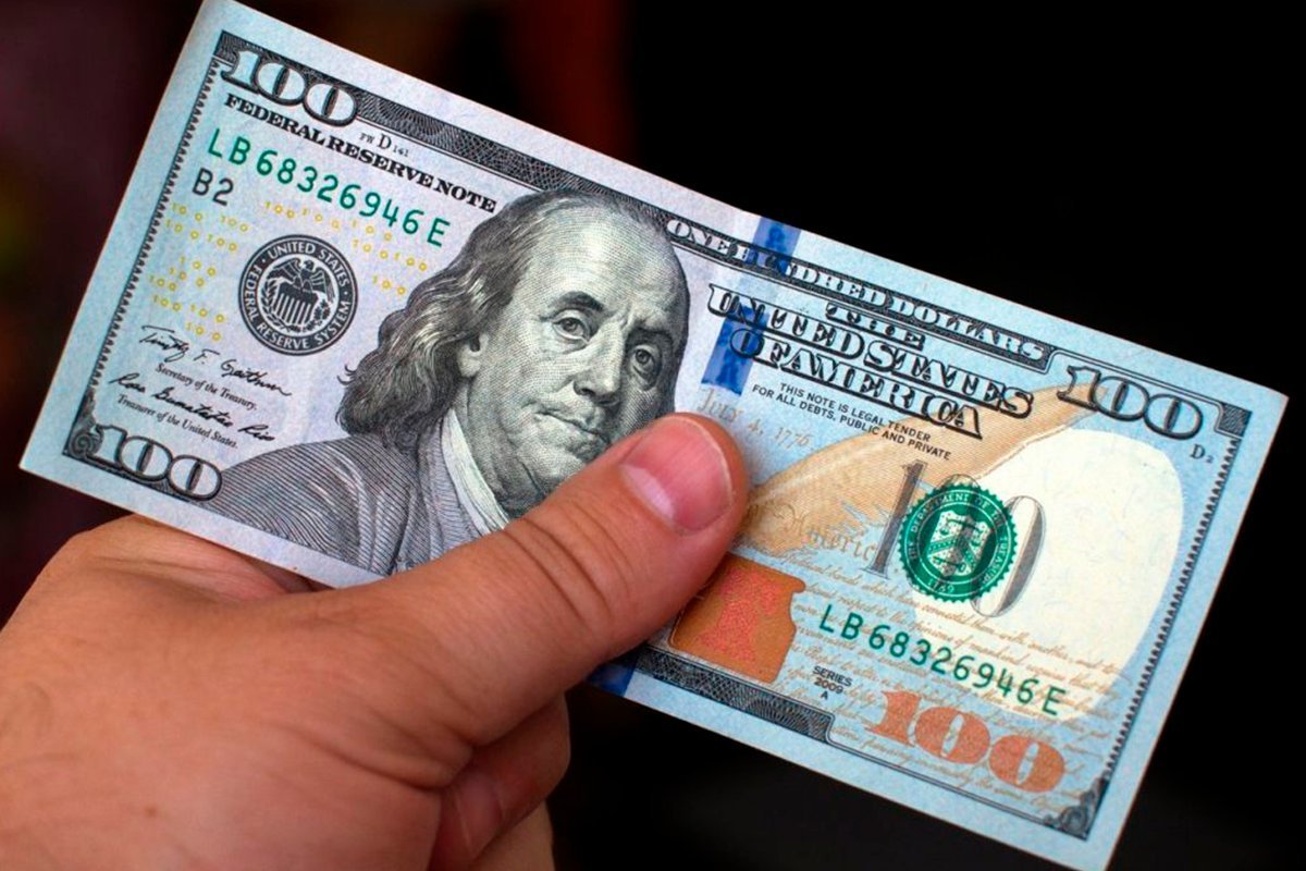 115 долларов. Бенджамин Франклин на 100 долларах. Американская купюра 100 долларов. Банкнота 100 долларов США. 100 Долларовая купюра с Бенджамином Франклином.