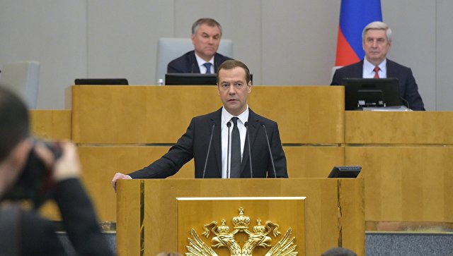 Медведев ответил на критику Зюганова Медведев ответил на критику Зюганова
