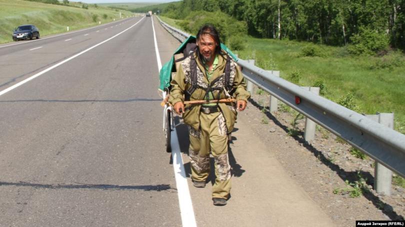 Якутский шаман идёт пешком в Москву "изгонять Путина"