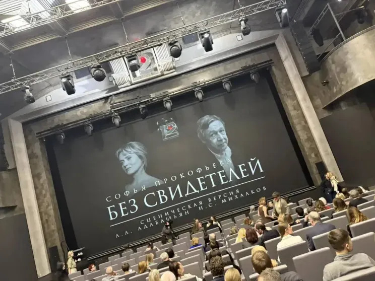 Аншлаг и реакция Владимира Путина: Михаил Ефремов вышел на сцену с премьерой спектакля впервые после освобождения из колонии Аншлаг и реакция Владимира Путина: Михаил Ефремов вышел на сцену с премьерой спектакля впервые после освобождения из колонии Ефремов, Ефремова, заявил, Михалкова, актёра, рублей, спектакле, колонии, после, тысяч, стала, Ефремовым, Михалков, спектакля, билеты, спекулянты, бесплатно, новую, также, скупить