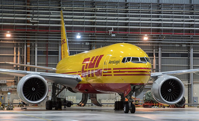 Пилоты из DHL так торопились быстрее доставить посылки, что при посадке сломали самолет пополам Пилоты из DHL так торопились быстрее доставить посылки, что при посадке сломали самолет пополам почти, пополам, остается, Бейруте, торопились Летчики, провели, быстрее, требуется, результате, резкого, контакта, землей, фюзеляж, самолета, Сотрудники, действительно, сломался, герметичность, нарушена С, сентября
