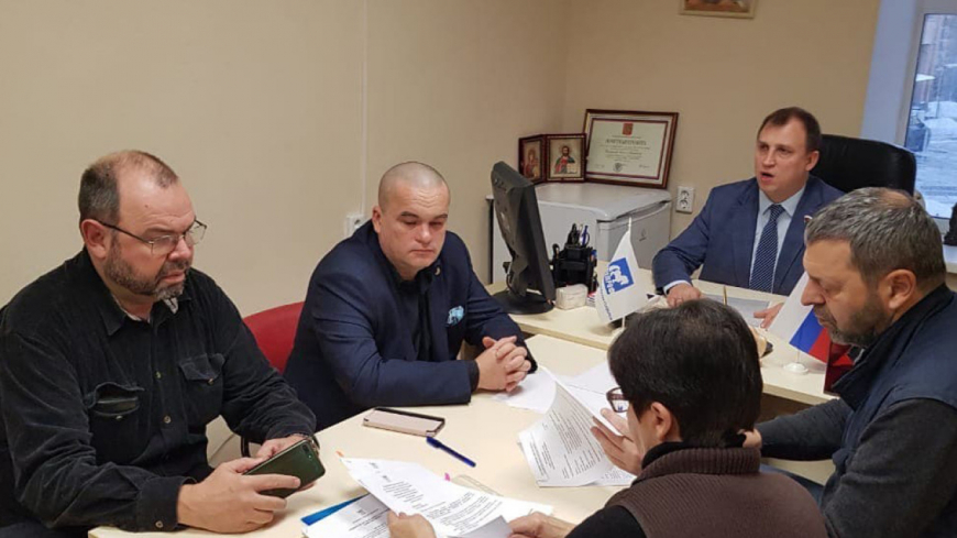 Депутат Вострецов провел встречу с сотрудниками порта в Петербурге