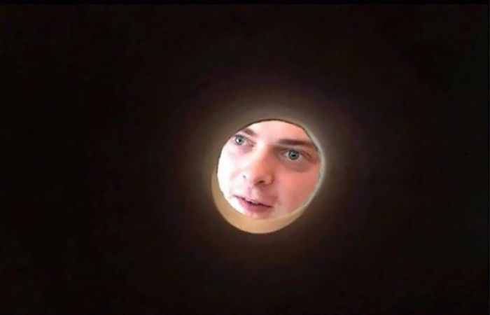 Take A Selfie Through A Toilet Roll Tube And Pretend You're The Moon