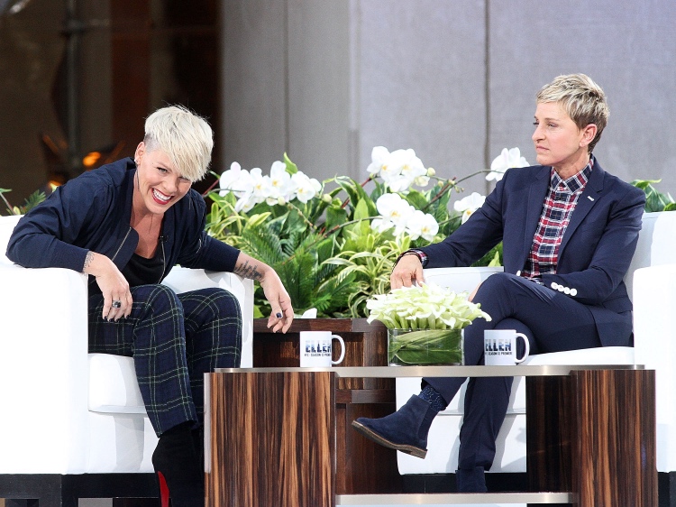 Эллен Дедженерес извинилась перед своими сотрудниками после жалоб на расизм и буллинг на съемках Эллен Дедженерес извинилась перед своими сотрудниками после жалоб на расизм и буллинг на съемках Звезды,Новости о звездах