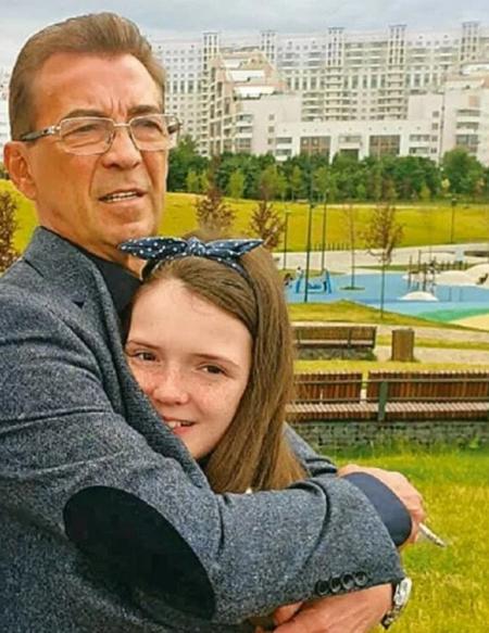 Как сейчас выглядит дочь Николая Добрынина, которая родилась 12 лет назад Николай, актер, Николая, Добрынина, очень, браке, личной, Многим, назад, развитие, воспитание, вкладывается, всецело, родилась, Екатерины, третьем, возрасте, Девочка, только, появился