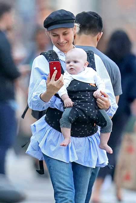 Диана Крюгер впервые показала 5-месячную дочь Диана Крюгер впервые показала 5-месячную дочь Дети,Дети знаменитостей