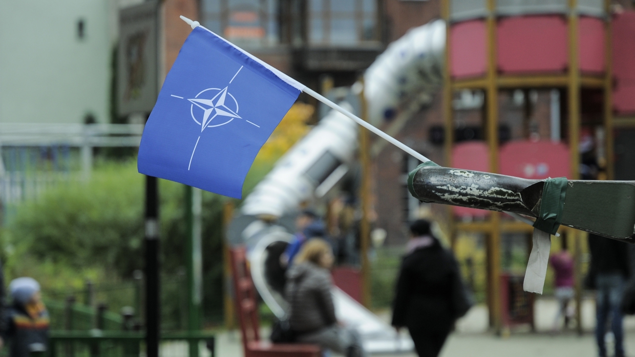 Стрельба военных НАТО на улицах Риги должна напугать местное население Россией