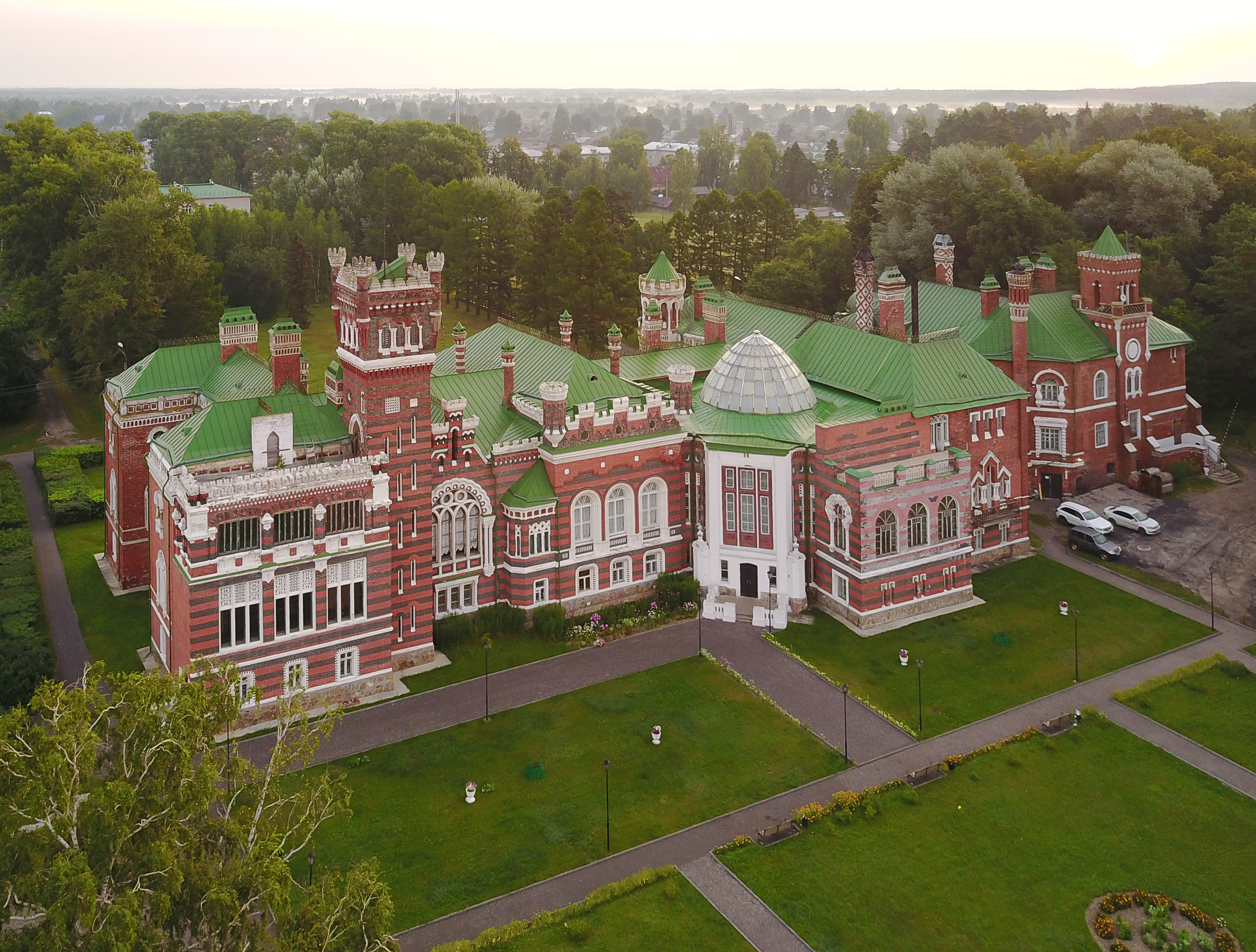 Дворцы нижнего новгорода. Замок Шереметева в Марий Эл. Замок Шереметева Юрино Марий-Эл. Юрино Шереметьевский замок. Замок Шереметева в Юрино.