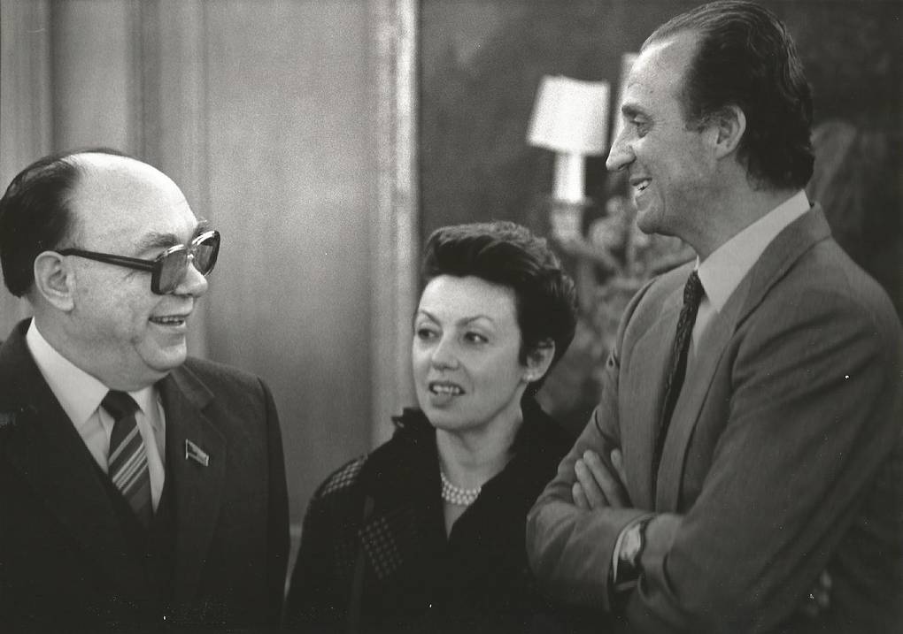 Во время встречи члена ЦК КПСС Александра Яковлева с королем Испании Хуаном Карлосом, 1987 год Личный архив Марии Санчес Пуиг