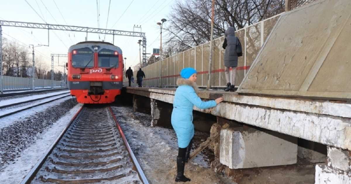 Под колесами поезда. Погибший под колесами поезда.