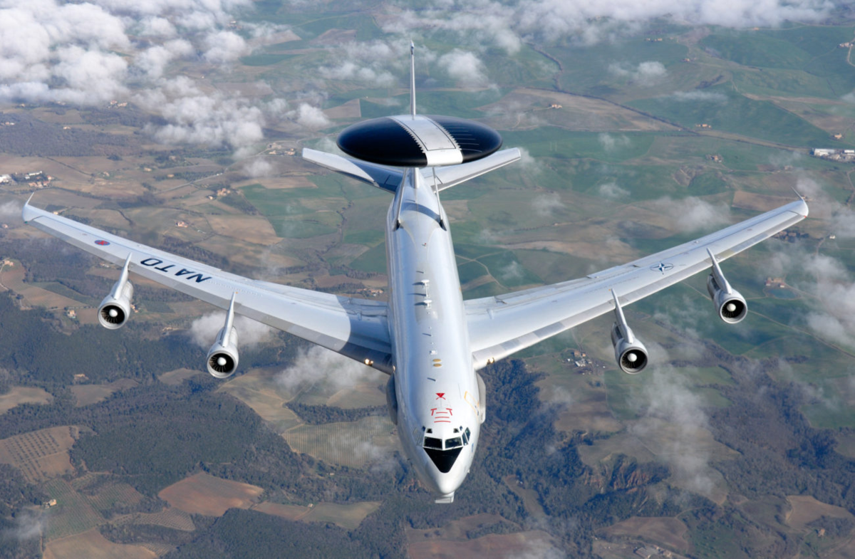 Разведчик нато. Самолет AWACS E-3a Sentry. Самолетов Boeing e-3a Sentry (AWACS). АВАКС самолет разведчик. AWACS самолёт НАТО.