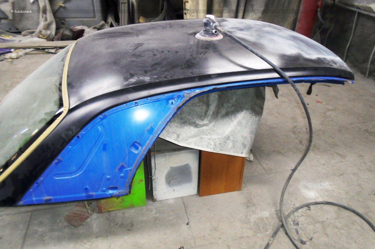 Свежий весенний цвет на старый кабриолет Свежий весенний цвет на старый кабриолет авто и мото