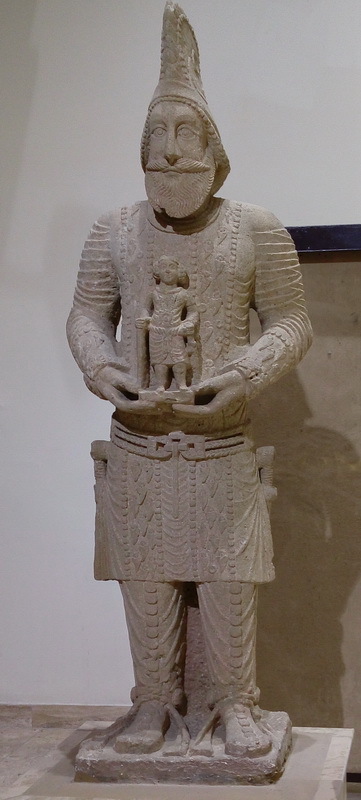 ​Статуя правителя Хатры, III–II века до н.э. commons.wikimedia.org - Парфянская война Северов | Warspot.ru