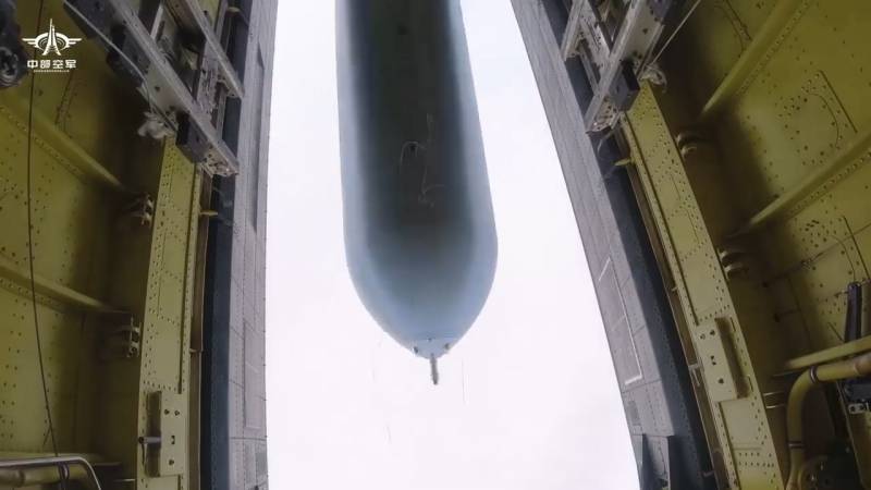 «Мать всех бомб» из Китая: самый мощный неядерный боеприпас ВВС НОАК оружие