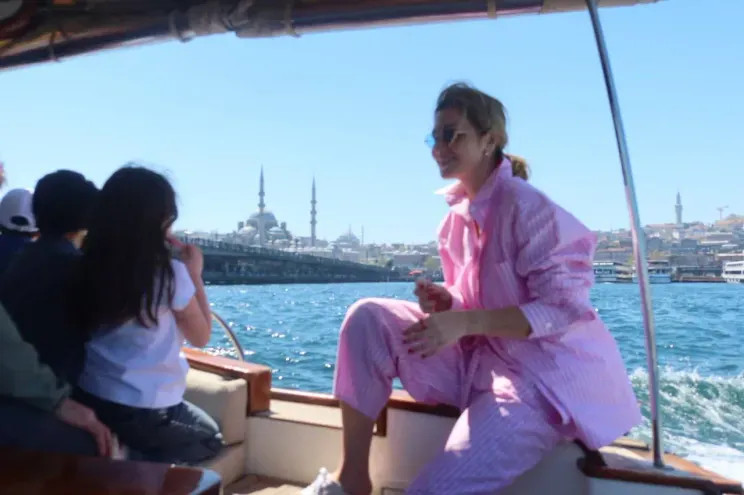 Париж, Стамбул, Афины: куда Виктория Лопырёва, Дарья Клюкина, Юлианна Караулова и другие звёзды улетели из холодной Москвы ИваковаМария, Караулова, которая, вместе, ДергилёваВалерия, КлюкинаДарья, женой, ЛопырёваВиктория, отдыхает, Париже, Ивакова, отправилась, Мария, также, сыном, Александра, несколько, Куртова, мужем, Лопырёва