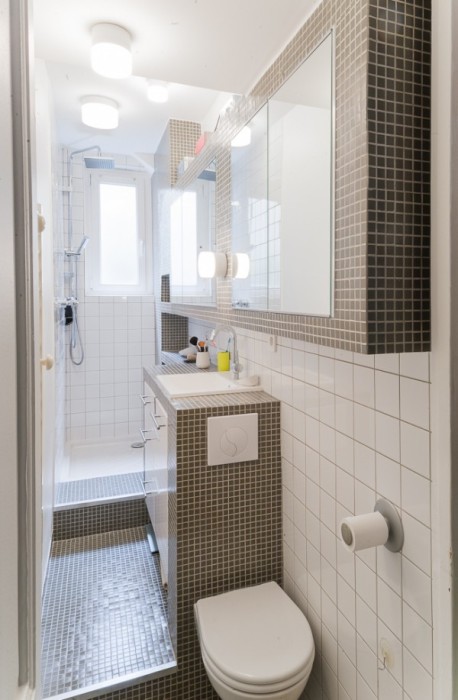 Современный интерьер ванной комнаты, в котором каждая деталь выглядит как произведение искусства.