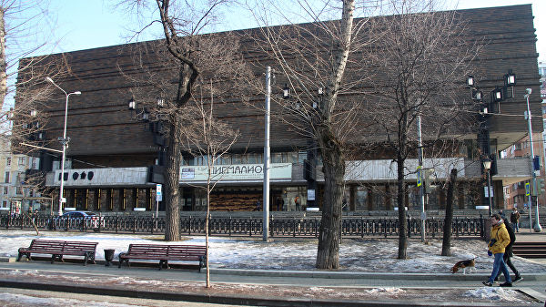 Уволенный из-за "сухого закона" в МХАТ актер рассказал, почему выпил коньяк