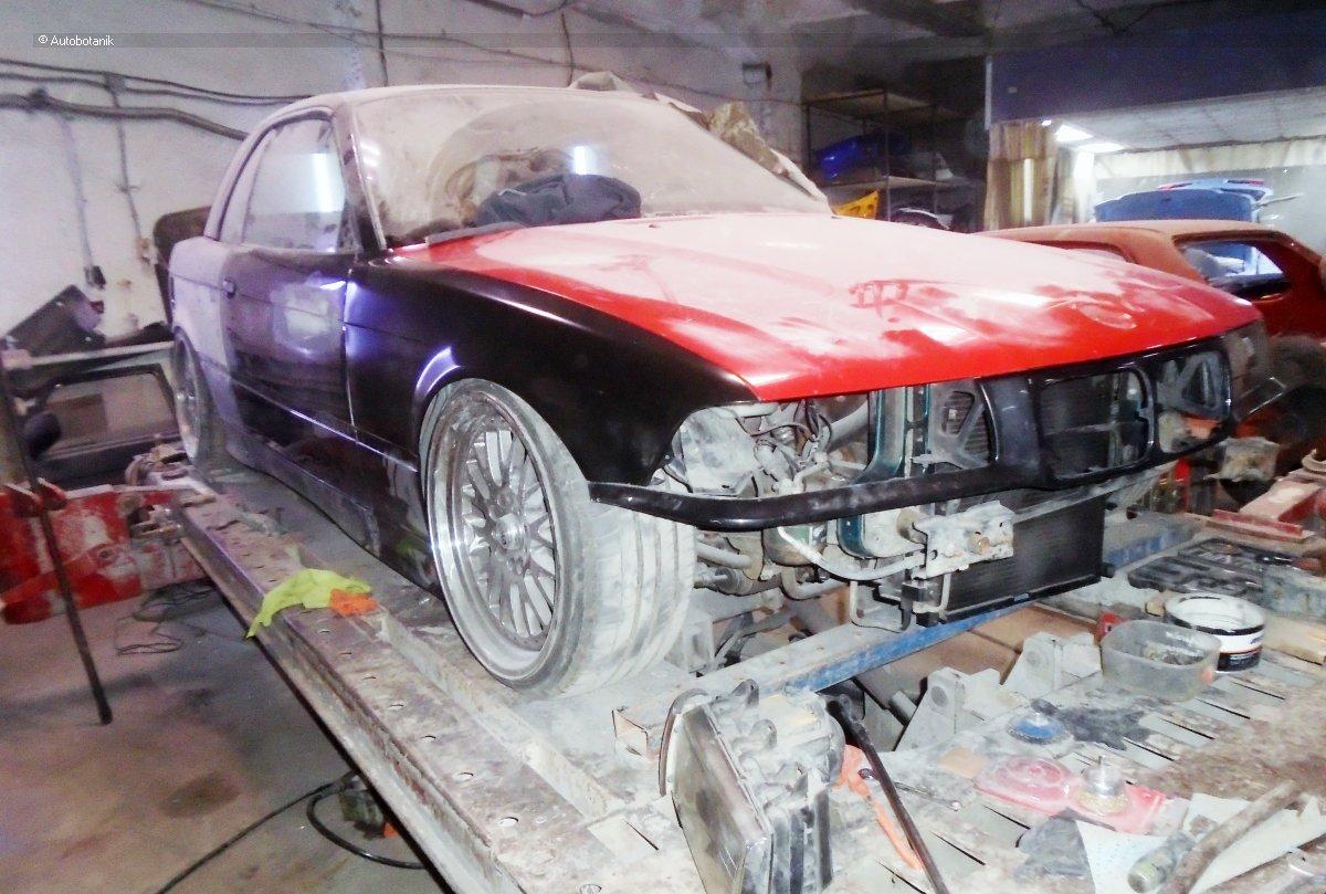 Свежий весенний цвет на старый кабриолет Свежий весенний цвет на старый кабриолет авто и мото