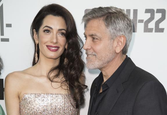 Источник утверждает, что Джордж Клуни больше не живет с женой