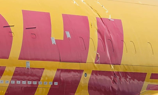 Пилоты из DHL так торопились быстрее доставить посылки, что при посадке сломали самолет пополам Пилоты из DHL так торопились быстрее доставить посылки, что при посадке сломали самолет пополам почти, пополам, остается, Бейруте, торопились Летчики, провели, быстрее, требуется, результате, резкого, контакта, землей, фюзеляж, самолета, Сотрудники, действительно, сломался, герметичность, нарушена С, сентября