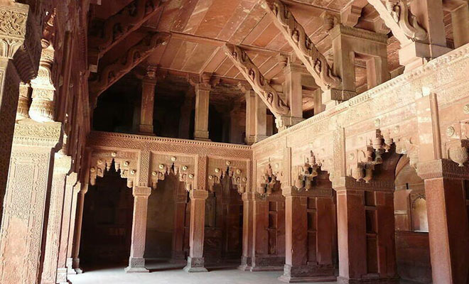 400 лет назад в Индии выстроили огромный замок для одного человека. Он провел в нем всего ночь Культура