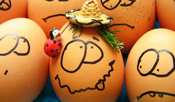 Как сделать пасхальные яйца с лицами
