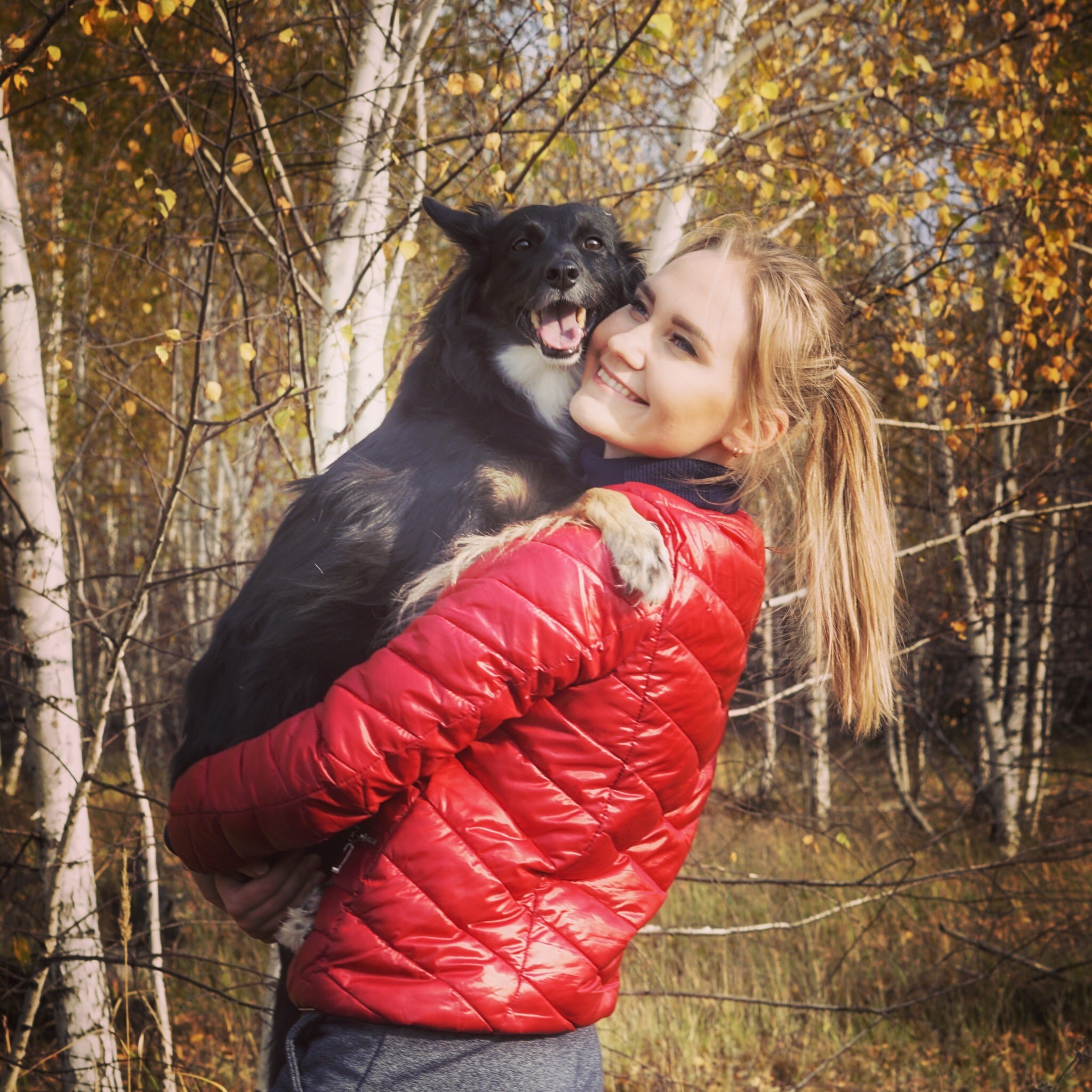 собака с девушкой