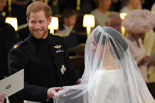 Два года со дня свадьбы Меган Маркл и принца Гарри: самые яркие кадры пары Звездные пары