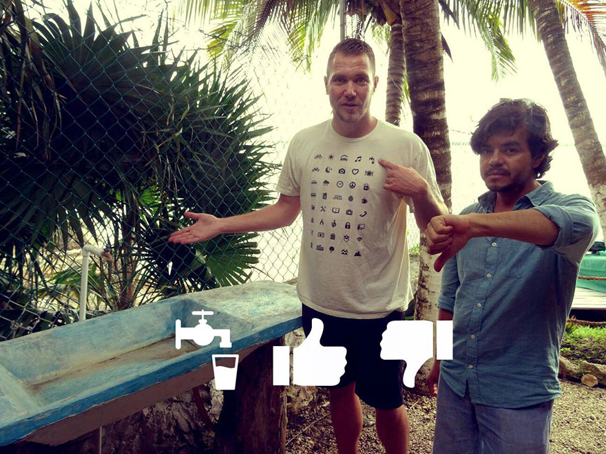 футболка путешественника с иконками для общения