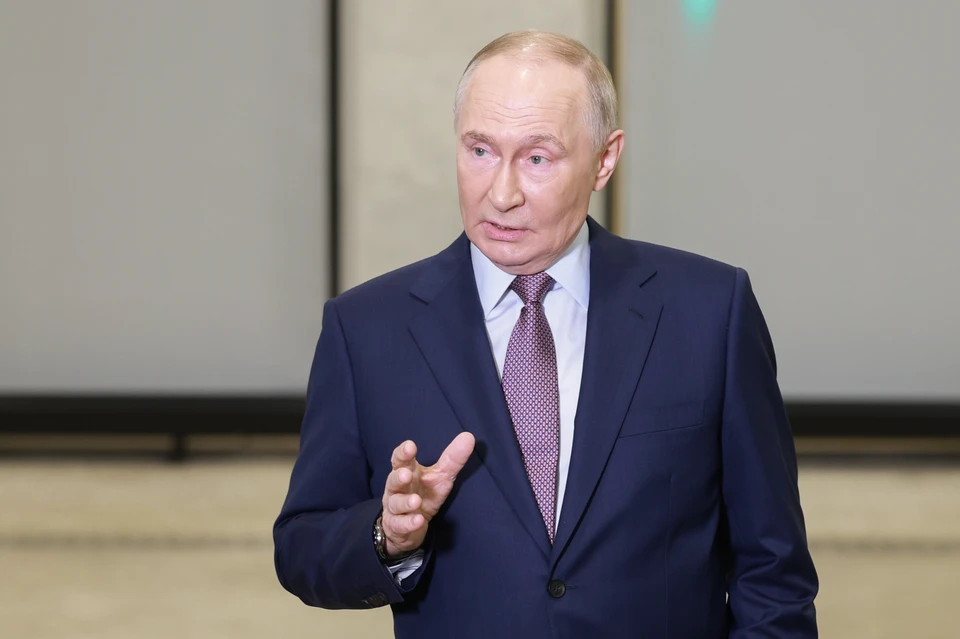 Президент РФ Владимир Путин отвечает на вопросы журналистов после заседания XVII съезда Русского географического общества. Фото: Александр Щербак/ТАСС