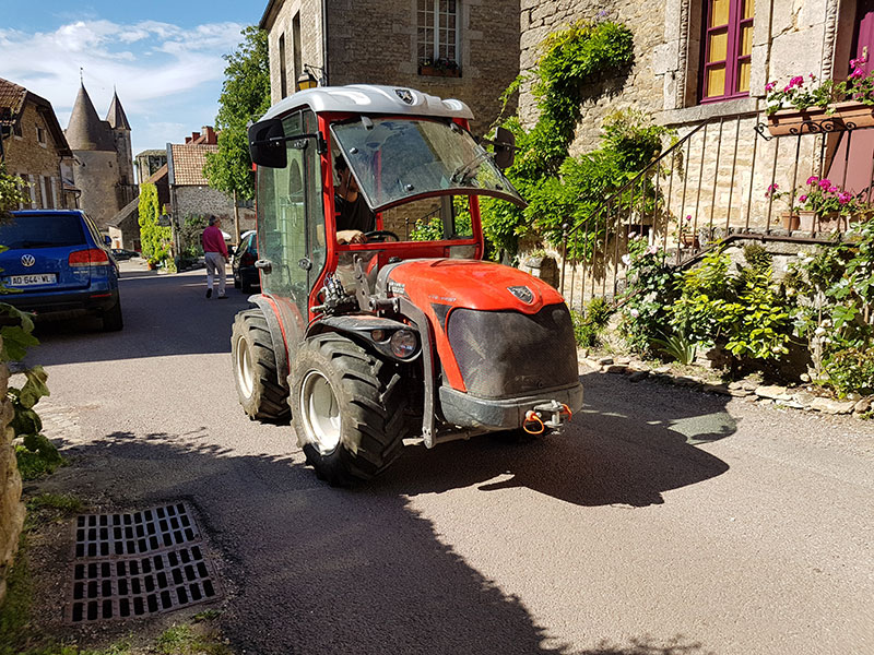 Бургундия. Шатонёф. Крошечная деревня с огромным старинным замком! Бургундия. Шатонёф. Крошечная деревня с огромным старинным замком! автотуризм