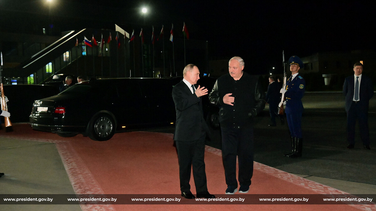 За время визита в Белоруссию Путин 14 часов общался с Лукашенко