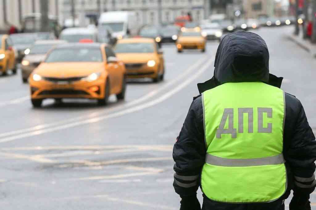 Суд в Москве арестовал владельца BMW за отказ снять тонировку