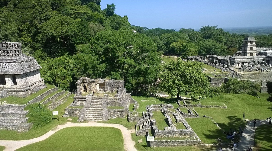 Паленке
Мексика
Великий город, центр жизни майя в III-VIII веках и столица Баакульского царства. В IX же веке с побережья мексиканского залива пришли дикие племена и уничтожили город.